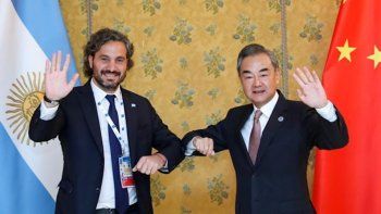 El ministro de Relaciones Exteriores de Beijing, Wang Yi, mantuvo en Roma, en el marco de la cumbre G20, una reunión con el canciller argentino Santiago Cafiero.