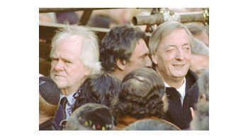 ámbito.com | Néstor Kirchner estuvo todoel acto por el 11o aniversariodel atentado contra la AMIAjunto al empresario JuanCarlos Blumberg. Losoradores no ahorraroncríticas para nadie.