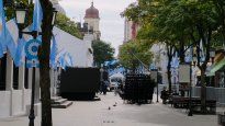 El centro tucumano es celeste y blanco por estas horas, ya arrancaron las vacaciones escolares y el típico sol de inverno acompaña estos días.