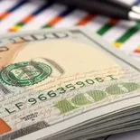 Los argentinos explican más de la mitad de los dólares depositados en Uruguay. Los argentinos explican más de la mitad de los dólares depositados en Uruguay.