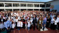 La educación es la herramienta de transformación más importante que tenemos como sociedad y debemos poner todo nuestro esfuerzo para cuidarla, fue el mensaje del intendente de Tigre en el marco de la presentación del nuevo edificio ubicado en el barrio Aviación. Cuenta con una superficie total de 1.646 mts2, 10 aulas equipadas con nuevo mobiliario, SUM-comedor, cocina, biblioteca y más.
