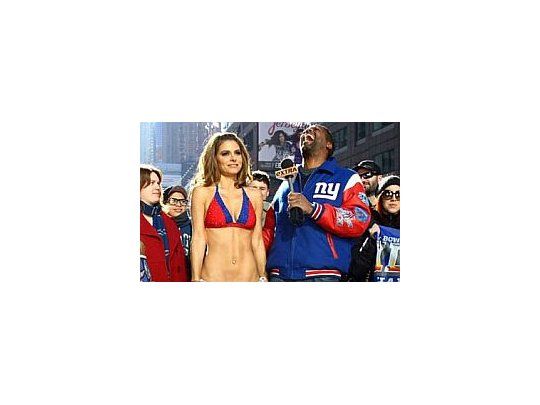 Maria cumplió e hizo un striptease en Times Square.