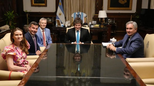 Javier Milei cerró la agenda del 2025 con una reunión con David Seymour. Los acompañó Pablo Quirno.&nbsp;