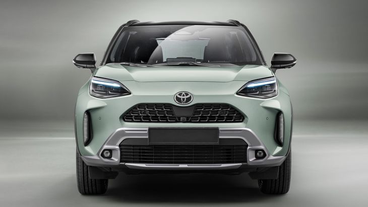 El Toyota Yaris Cross se ha convertido en uno de los modelos más populares del mercado español por varias razones que combinan tecnología, practicidad y posicionamiento competitivo. El Toyota Yaris Cross se ha convertido en uno de los modelos más populares del mercado español por varias razones que combinan tecnología, practicidad y posicionamiento competitivo.