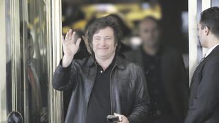 cumbre. Milei recibió ayer a los principales funcionarios de su gobierno en el Hotel Libertador y avanzaron en definiciones en la previa de la asunción del 10 de diciembre. Necesidad de que se aprueben leyes clave.