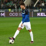 El imponente central de 21 años es la esperanza de toda una nación para la Copa del Mundo. El imponente central de 21 años es la esperanza de toda una nación para la Copa del Mundo.