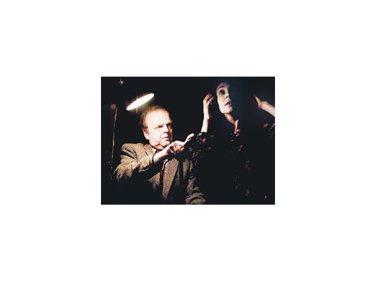 Toby Jones lidera el sólido elenco de “Berberian Sound Studio”, original film de cine dentro del cine que logra sacar el máximo provecho de un presupuesto mínimo y tiene muy buenas ideas que permiten sostener el linterés en una trama centrada básicamente en un estudio de sonido.