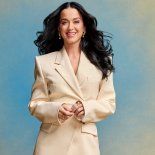 Es una de las artistas más exitosas y millonarias de los Estados Unidos. Es una de las artistas más exitosas y millonarias de los Estados Unidos.