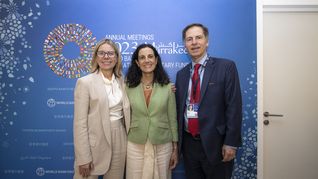 La directora de operaciones del BM, Anna Bjerde, y la ministra del MEF, Azucena Arbeleche.