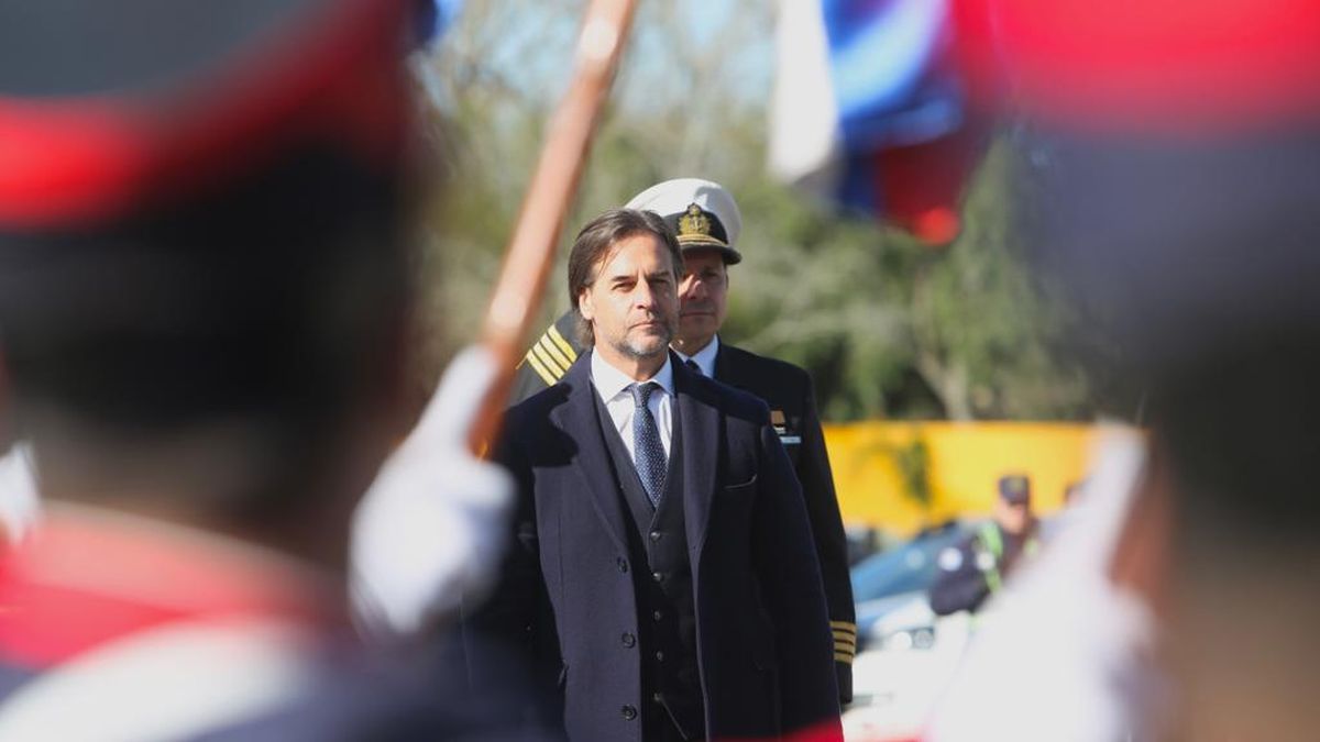 Lacalle Pou was received by a demonstration in the act for Independence Day