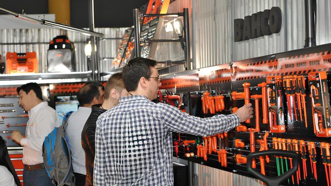 Reconvertirá su actividad hacia la comercialización y distribución de productos importados.