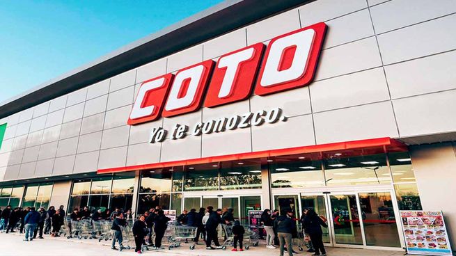 La compañía sumó a sus góndolas indumentaria de H&M y ahora incorporó termos y productos Stanley, dos marcas de alto reconocimiento.