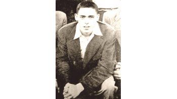 ámbito.com | Una de las pocas fotos conocidas de Thomas Pynchon, quien, a la manera de Salinger, desapareció de la escena pública a principios de los años 60, ya convertido en un escritor de culto.