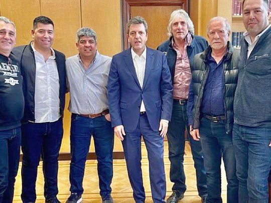 Pablo Moyano, jefe de Camioneros, junto a Sergio Massa.&nbsp;