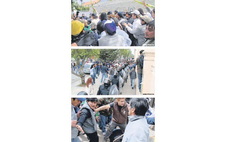 Activistas de la UOCRA y empleados estatales que se manifestaban frente a la Legislatura protagonizaron ayer violentos incidentes. Hubo heridos y detenidos.