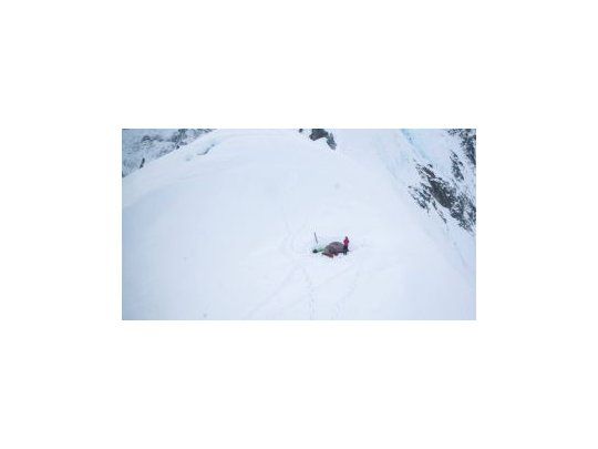 Imagen de la montañista, antes de la avalancha.