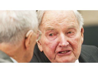 Nasce o banqueiro David Rockefeller