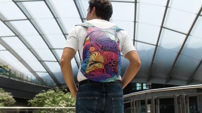 Práctica y resistente, esta mochila ha logrado cautivar a millones por las facilidades que brinda.