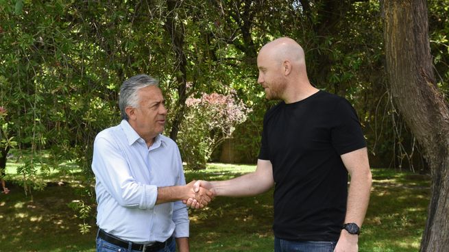 Alfredo Cornejo y Esteban Allasino sellaron el acuerdo del regreso del PRO a la alianza oficialista Cambia Mendoza.&nbsp;