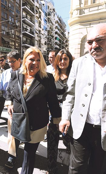Más rostros de la competencia de ayer: Elisa Carrió, que logró renovar su banca porteña