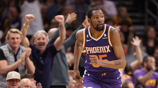 Durant, una de las máximas estrellas de las NBA, firmó un contrato de por vida con Nike.