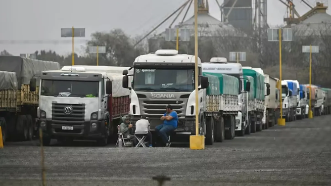 Los problemas de compatibilidad de normas y ls regulaciones en los pasos froterizos funcionan como trabas para el comercio con países vecinos&nbsp;