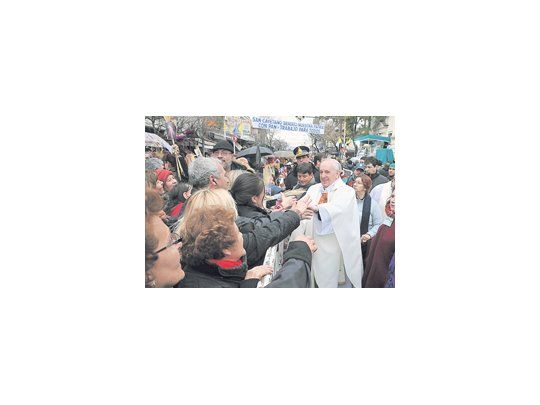 El plan Jorge Bergoglio. El arzobispo de la Ciudad de Buenos Aires reclamó ayer en San Cayetano «pan y trabajo para todos».