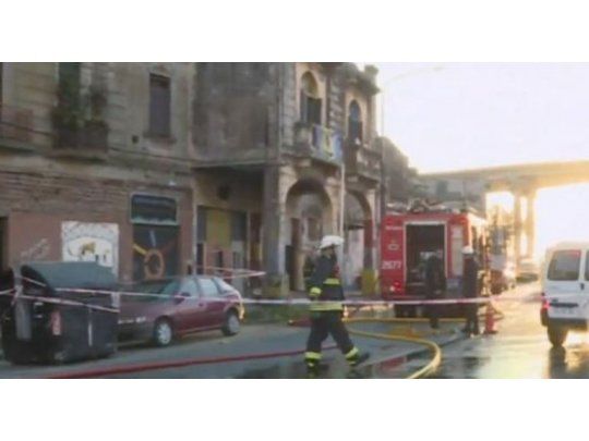 Según las declaraciones televisivas del titular del SAME, Alberto Crescenti, una de las cuatro víctimas del incendio era un bebé.