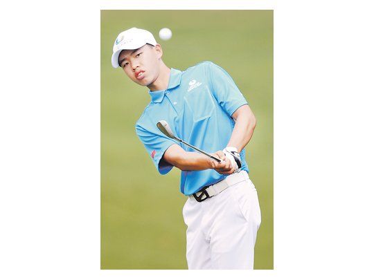 Guan Tianlang, genio golfi sta de 14 años, atracción hoy en Augusta.