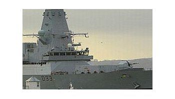 La nave es destructor HMS Dauntless, Tipo 45.