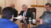 Alberto Fernández acompañado de Juan Manzur y Sergio Massa.&nbsp;