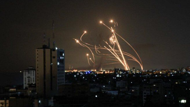 Al menos cuatro trabajadores humanitarios muerieron tras bombardeo de Israel en Gaza.