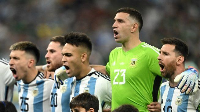 A journalist revealed which is the “bad” song that the National Team is forbidden to sing