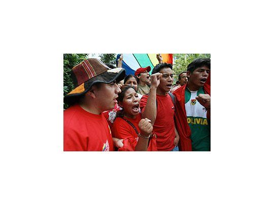 Bolivia: marchas a favor y en contra a horas del referéndum