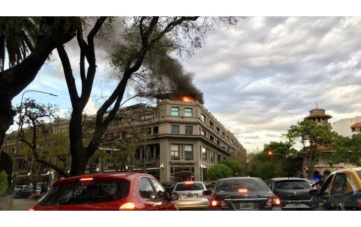 Un incendio afectó parte del Palacio Alcorta