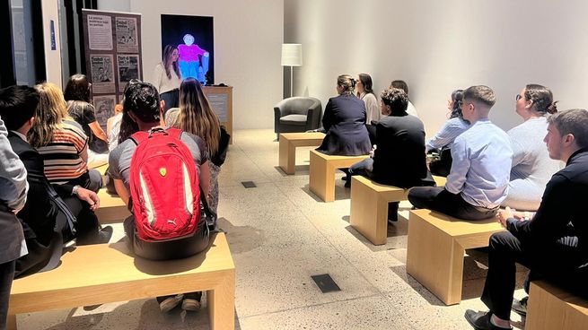 En el aniversario de la Noche de los Cristales Rotos, personal judicial visitó el Museo del Holocausto