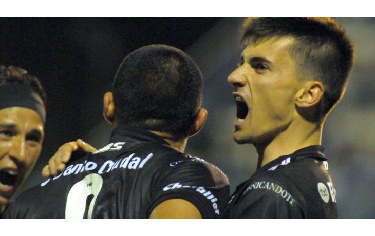 Huracán ganó en La Plata.