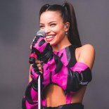 Emilia Mernes en escena, una figura del pop argentino que ahora extiende su proyección al mundo de los negocios y el mercado inmobiliario Emilia Mernes en escena, una figura del pop argentino que ahora extiende su proyección al mundo de los negocios y el mercado inmobiliario