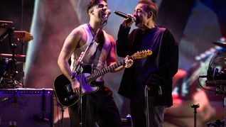 Vicentico junto a su hijo Florian, reflejo de la gran familia que son Los Fabulosos Cadillacs. Vicentico junto a su hijo Florian, reflejo de la gran familia que son Los Fabulosos Cadillacs.