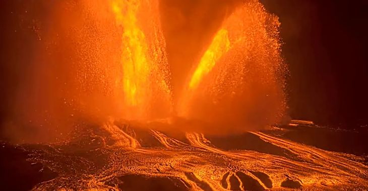 El volcán ofreció un espectáculo en forma de El volcán ofreció un espectáculo en forma de