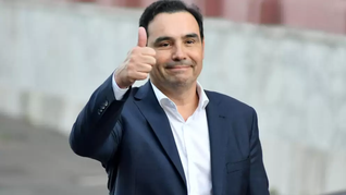 Gustavo Valdés no confirma si aceptará presdir la UCR. Hoy asumió como senador provincial. Gustavo Valdés no confirma si aceptará presdir la UCR. Hoy asumió como senador provincial.