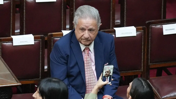 Eduardo Duhalde durante la ceremonia de asunción de Javier Milei. Eduardo Duhalde durante la ceremonia de asunción de Javier Milei.