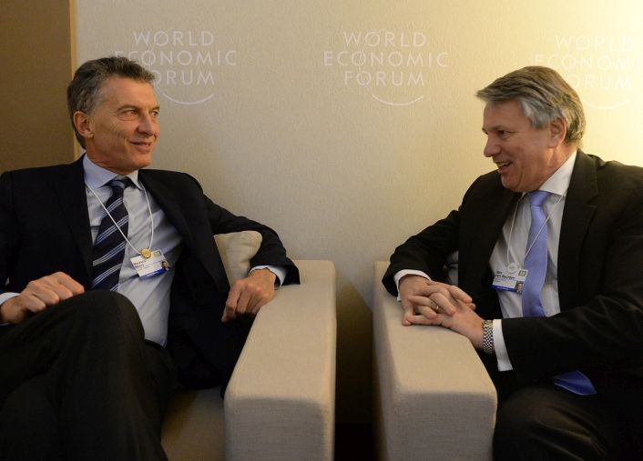 Mauricio Macri junto a Ben Van Beurden, de Grupo Shell