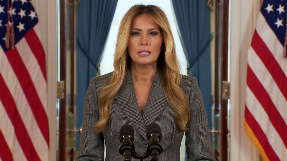 Sobrevivientes de Epstein critican a Melania Trump, tras su declaración sorpresa sobre el caso