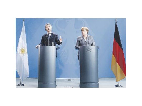 Respaldo. Mauricio Macri y Angela Merkel coincidieron ayer en Berlín sobre la integración de bloques.
