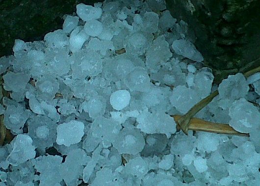 Se hizo de noche en pleno día y granizó en Capital y Provincia (foto 1)