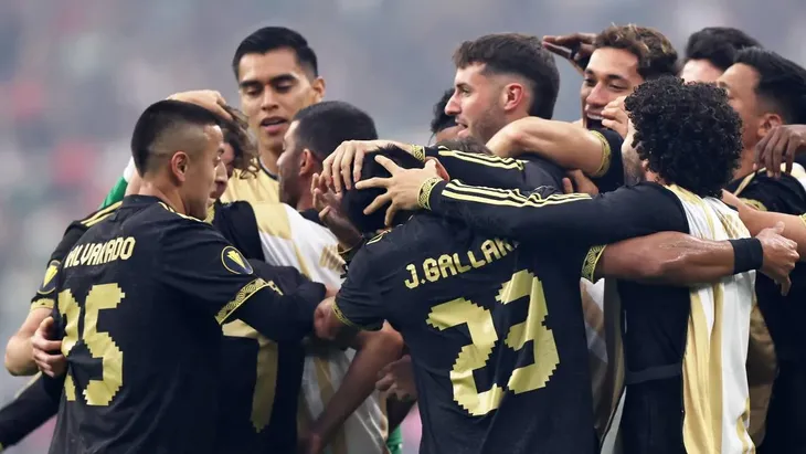 La Selección Mexiana cae un puesto en el primer ranking FIFA del año. El triunfo de Senegal en la Copa Aficana de Naciones 2025 hizo que el Tri descendiera del 15º al 16º puesto. La Selección Mexiana cae un puesto en el primer ranking FIFA del año. El triunfo de Senegal en la Copa Aficana de Naciones 2025 hizo que el Tri descendiera del 15º al 16º puesto.