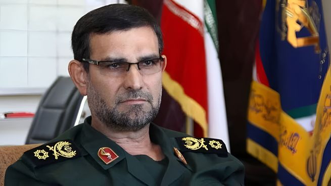 El ataque en Bandar Abás apuntó al jefe naval iraní en una de las zonas más sensibles para el comercio energético global.