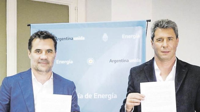 avance. El secretario de Energía nacional, Darío Martínez, y el gobernador sanjuanino Sergio Uñac, durante la firma el miércoles de una adenda al convenio del aprovechamiento hidroenergético del Dique El Tambolar.