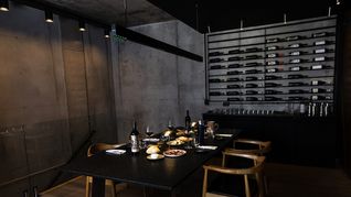 Vinos y tapas con sello español en Nordelta. Vinos y tapas con sello español en Nordelta.